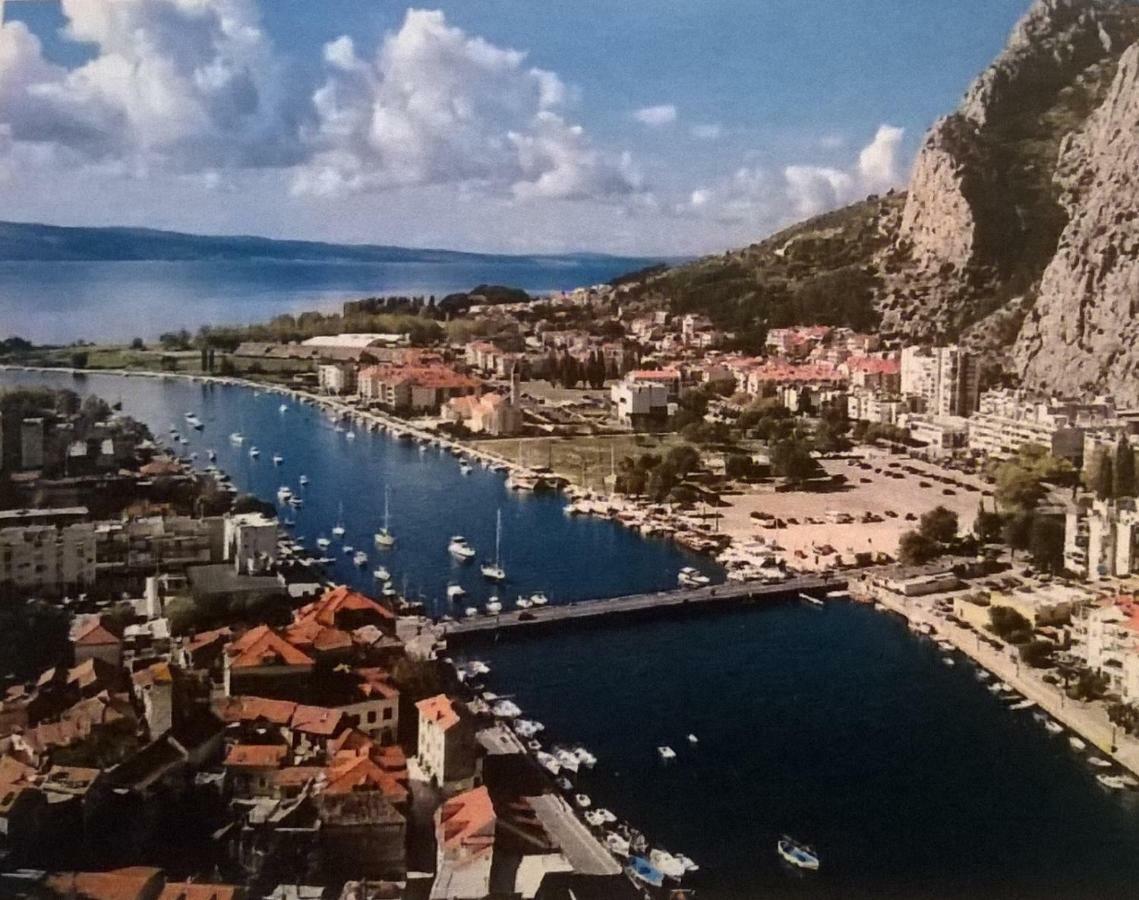 Apartman Renata Omis Bagian luar foto