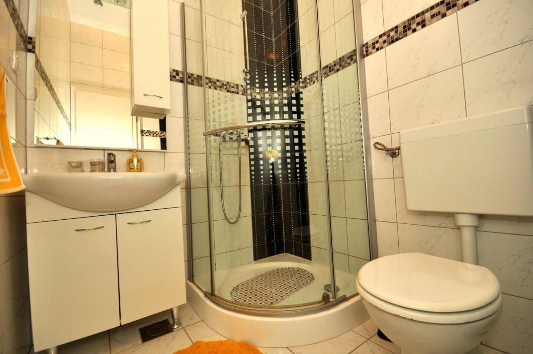 Apartman Renata Omis Bagian luar foto