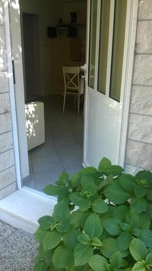 Apartman Renata Omis Bagian luar foto