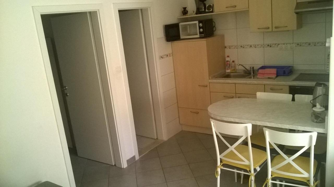 Apartman Renata Omis Bagian luar foto