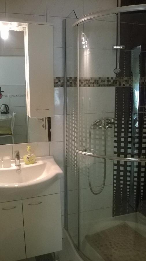 Apartman Renata Omis Bagian luar foto